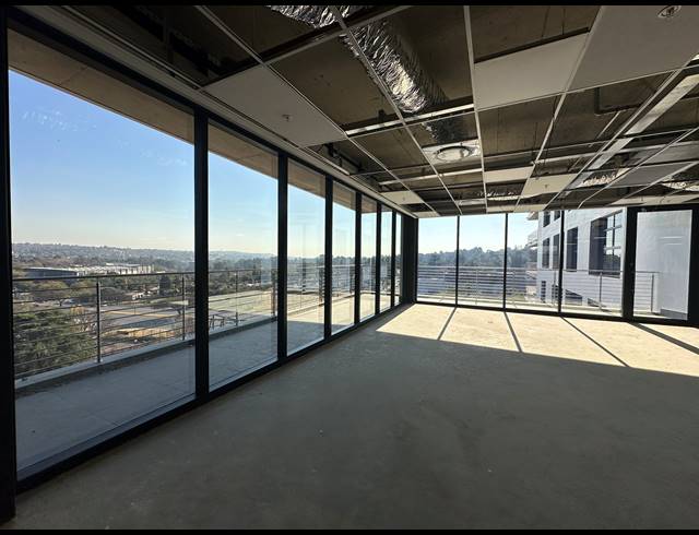 883M² OFFICE TO LET IN GLENADRIENNE